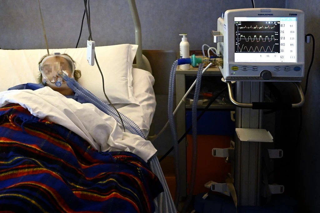 Dans un hôpital de la banlieue de Rome débordé par le Covid, «la pression est constante»
