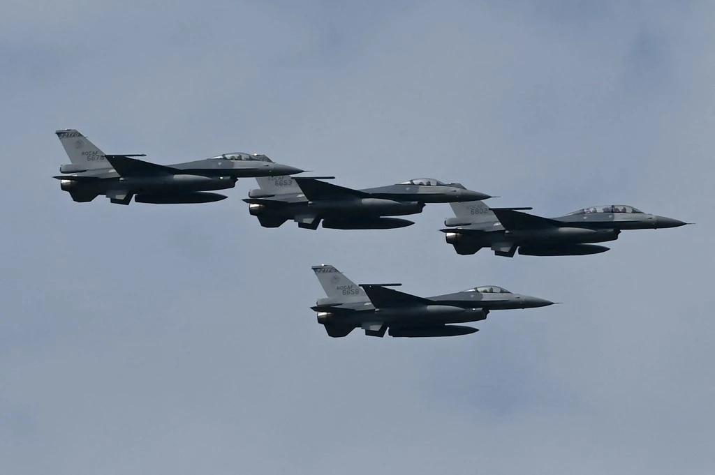 Taïwan: plus de 100 incursions d'avions de guerre chinois pour le troisième mois consécutif
