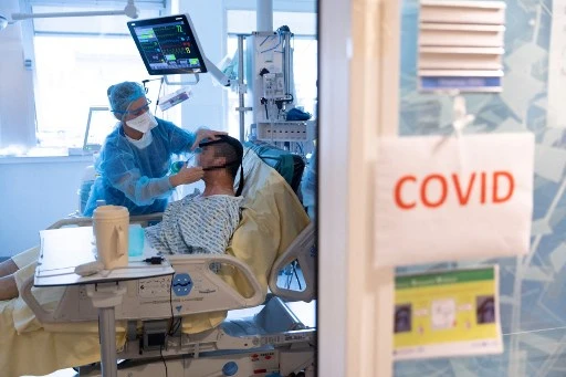 Dans une réa rattrapée par le Covid, la cinquième vague alarme