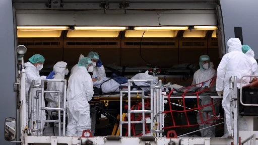 Le variant Omicron risque de devenir majoritaire en Europe, l'Allemagne décide de restrictions drastiques