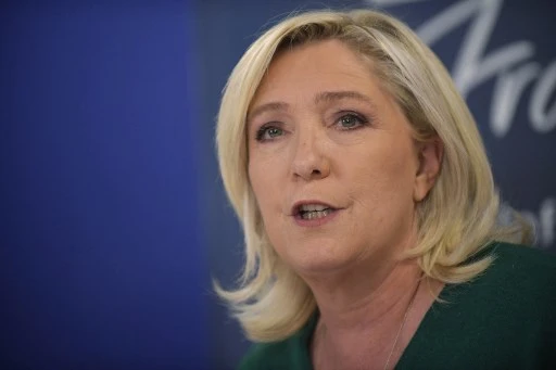Allocations et immigration: Le Pen détaille les 16 milliards d'euros par an qu'elle entend économiser