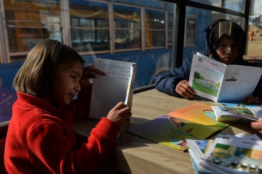 À Kaboul, les bus bibliothèques sont de retour, pour la joie des enfants