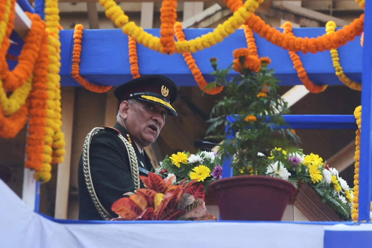 Inde: un hélicoptère s'écrase avec le chef de l'état-major militaire à bord