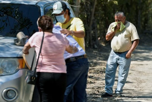 À la morgue mexicaine, les proches des 55 clandestins tués inconsolables