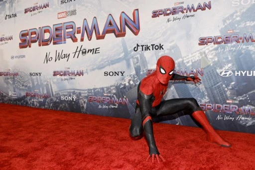 Spider-Man apporte une bouffée d'oxygène à Hollywood, malgré Omicron