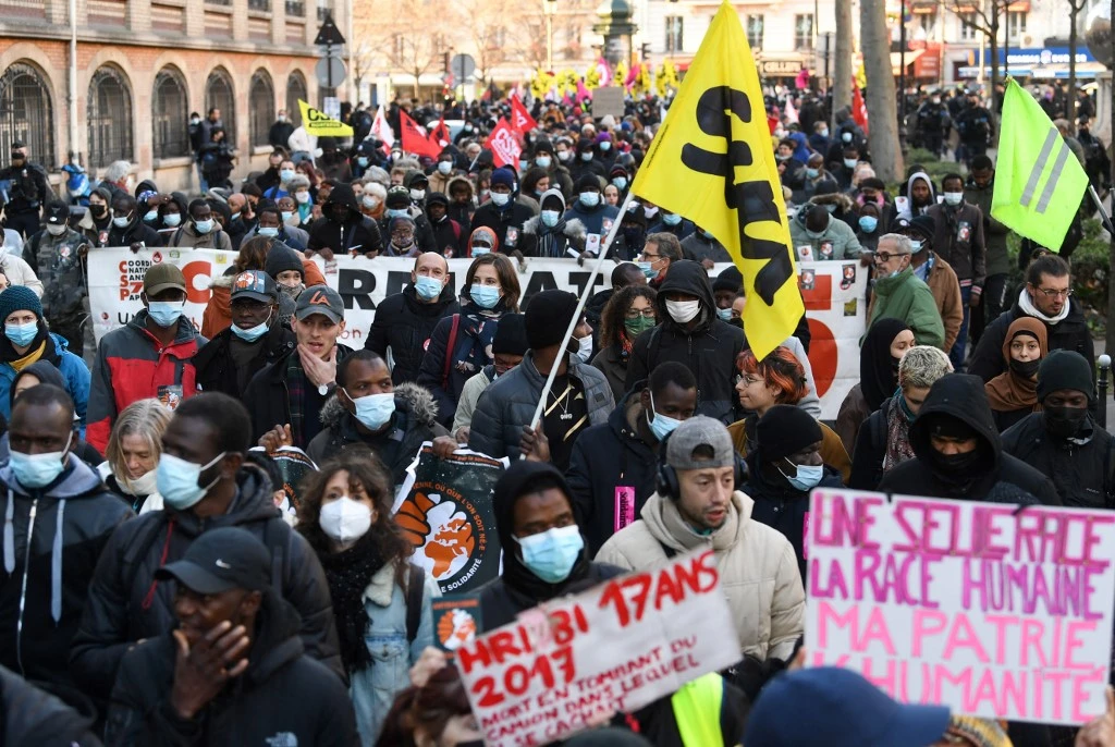 Manifestation «antiraciste» à Paris pour la régularisation des sans-papiers