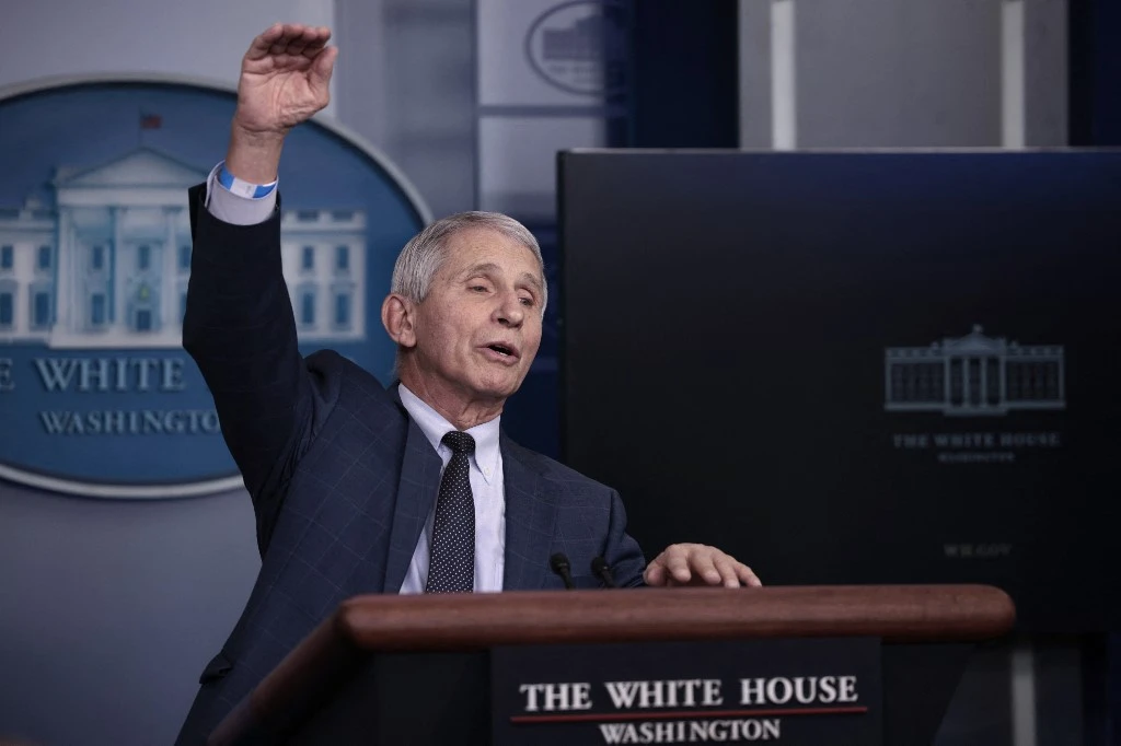 Covid-19: la pénurie de tests aux Etats-Unis va être résolue, promet le Dr Fauci