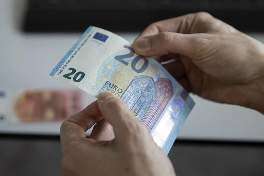 Vif débat en vue pour le «relookage» des billets en euros