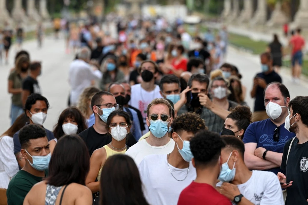 Retour du masque obligatoire à l'extérieur: les Espagnols se font une raison