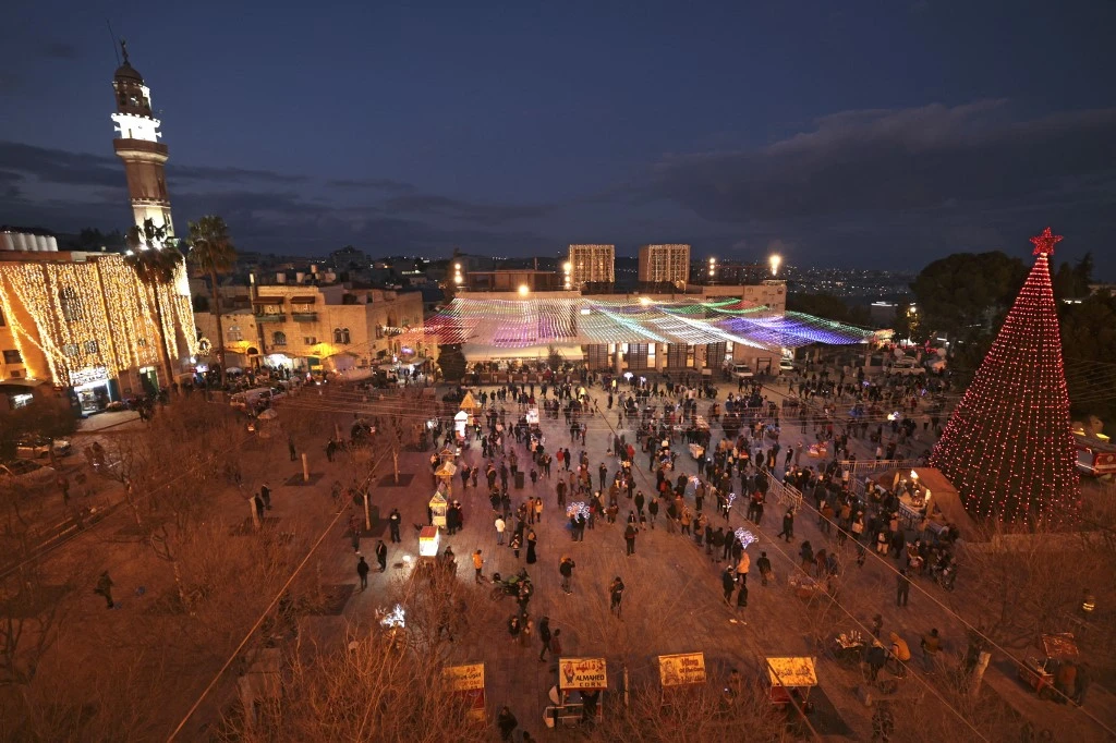 Air de fête à Bethléem malgré Omicron, l'invité surprise de Noël