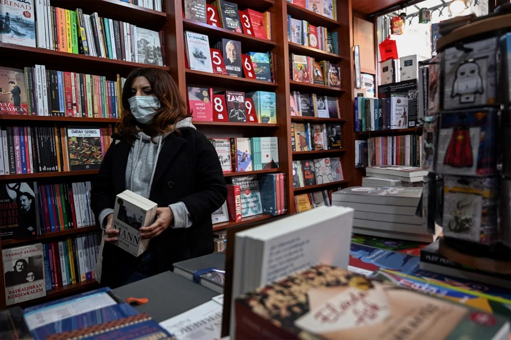 En Turquie, les livres deviennent un luxe