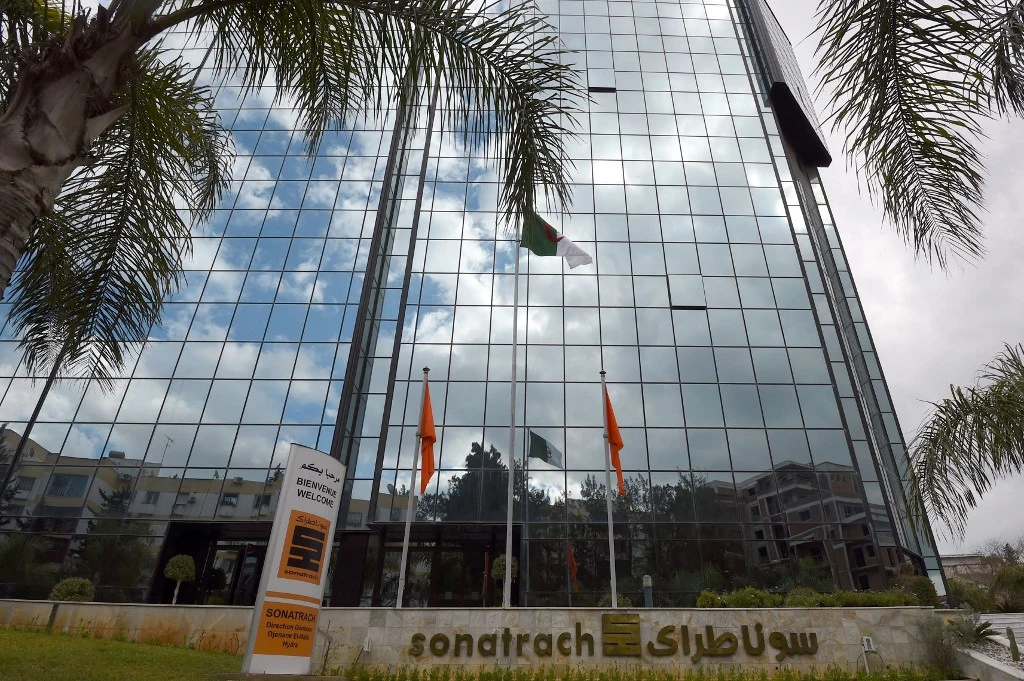 Algérie: contrat pétrolier de $1,4 milliard entre Sonatrach et ENI