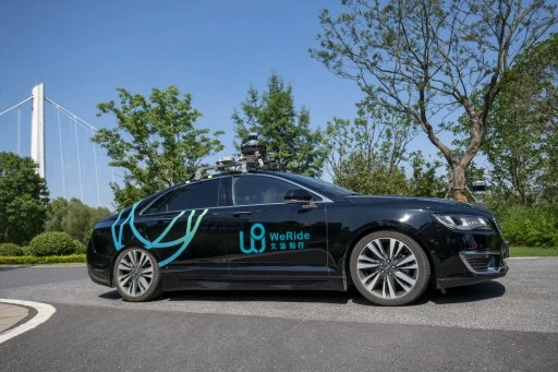 Un robotaxi sur l'île de Jiangxinzhou lors de la Tech Week le 21 juin 2021. Nanjing compte actuellement 40 robotaxis en fonctionnement. (Dave Tacon / Semaine technologique de Nanjing)