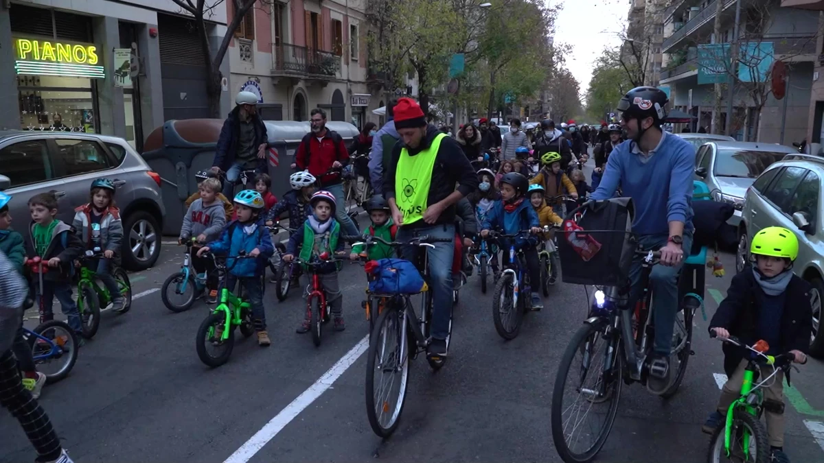 A Barcelone, un «vélobus» pour amener les enfants à l'école en toute sécurité