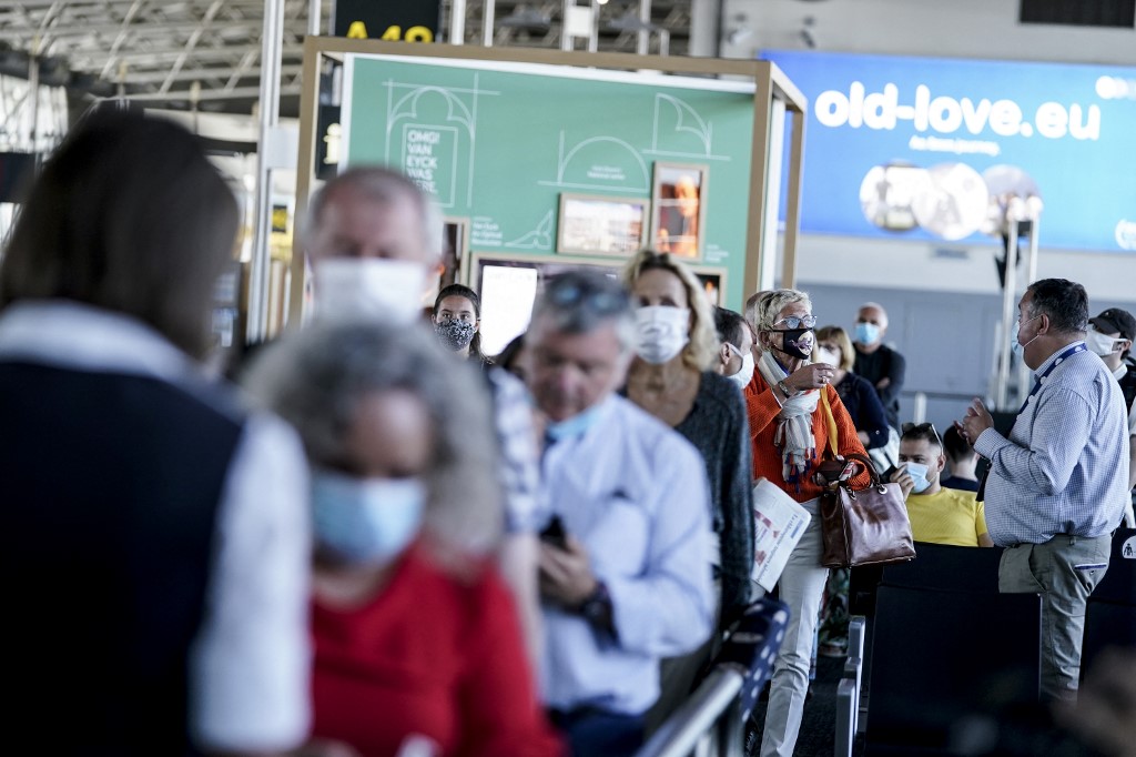 Covid-19 : 100 millions de cas en Europe, flambée des contaminations