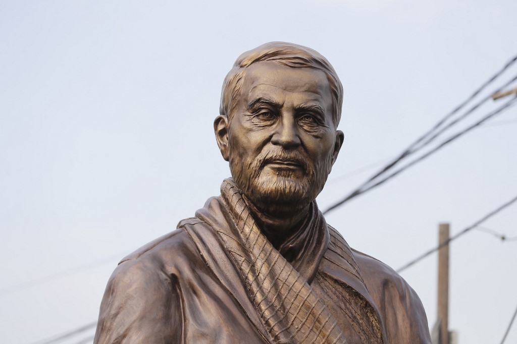 Iran: un suspect arrêté pour avoir incendié une statue de Soleimani