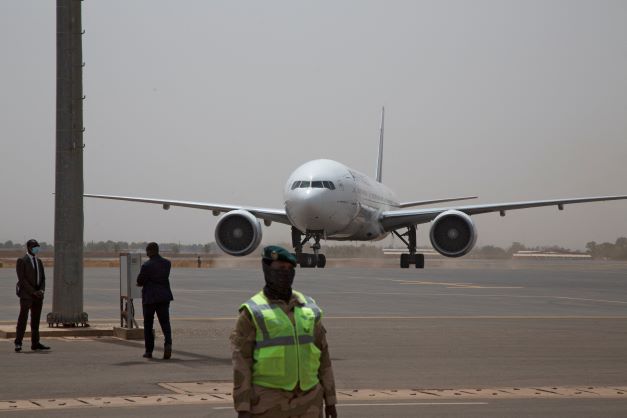 Mali: annonce de vols vers la Guinée, nouvel allié privilégié face aux sanctions