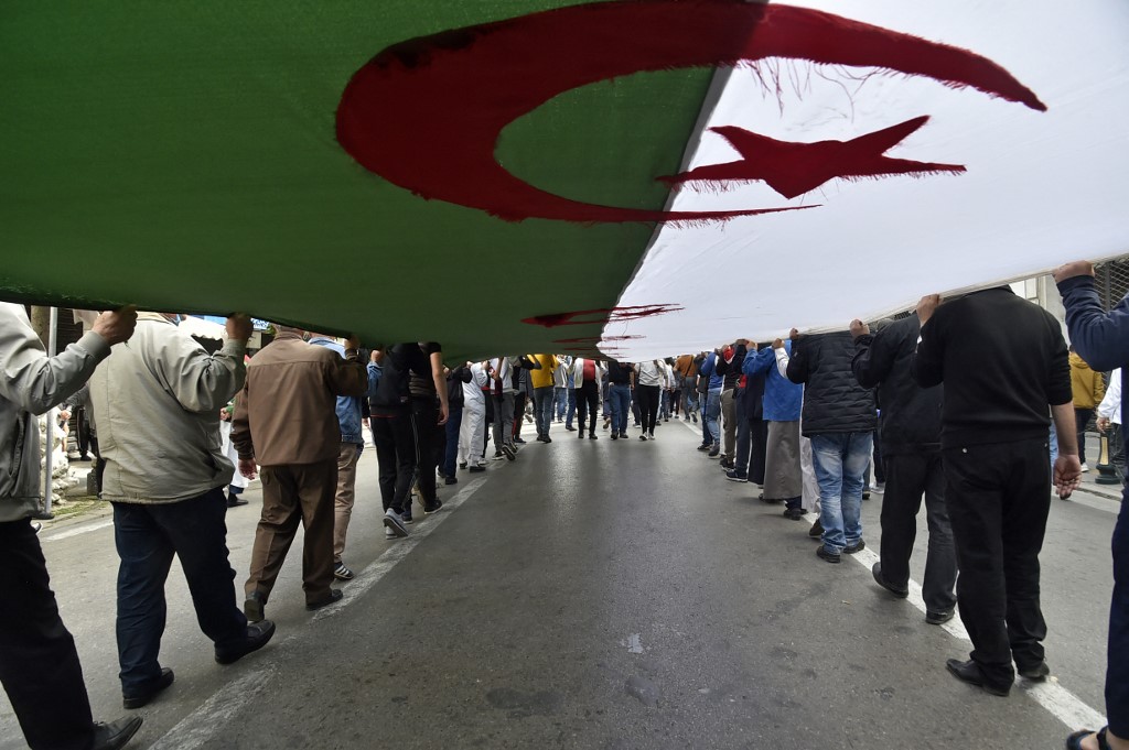 Depuis la démission de M. Bouteflika sous la pression des manifestations du mouvement prodémocratie Hirak et de l'armée, la justice algérienne a placé en détention préventive ou condamné, notamment pour des faits de corruption, des dizaines de responsables politiques et puissants hommes d'affaires (AFP)