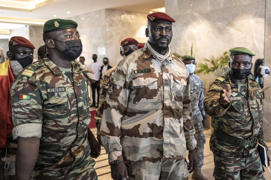 Démocraties sous l'uniforme militaire
