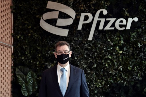 Covid: un vaccin de Pfizer adapté à Omicron sera prêt en mars (PDG)