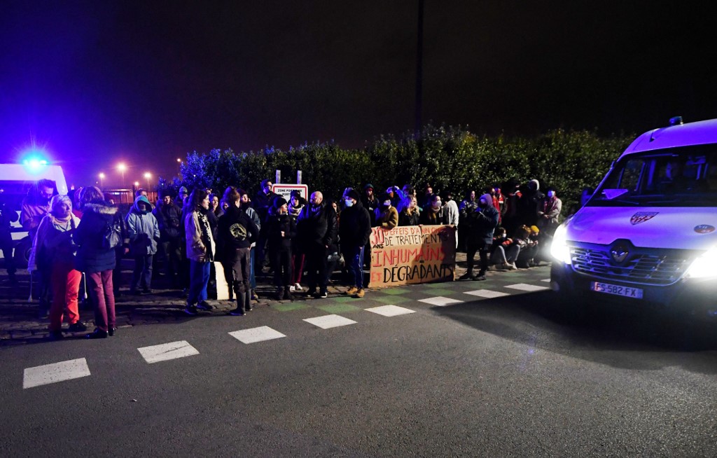 Calais: quatre blessés dont trois migrants dans une rixe