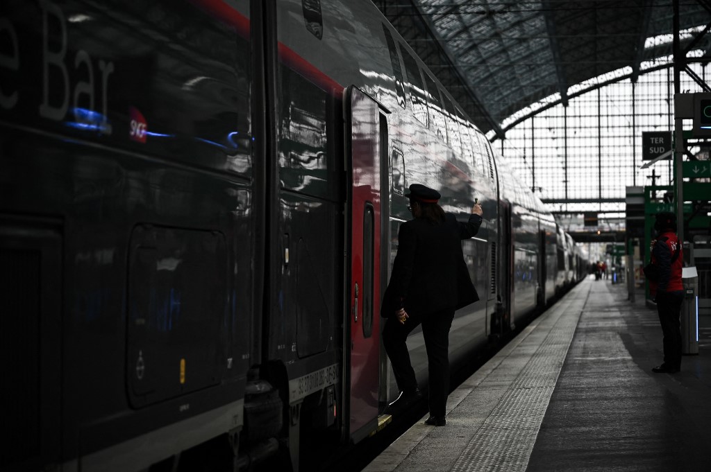 Castex promet un train de nuit Paris-Aurillac «d'ici deux ans»