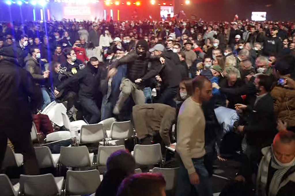 Ultradroite: un an de prison pour le chef présumé des Zouaves Paris au lendemain de son incarcération