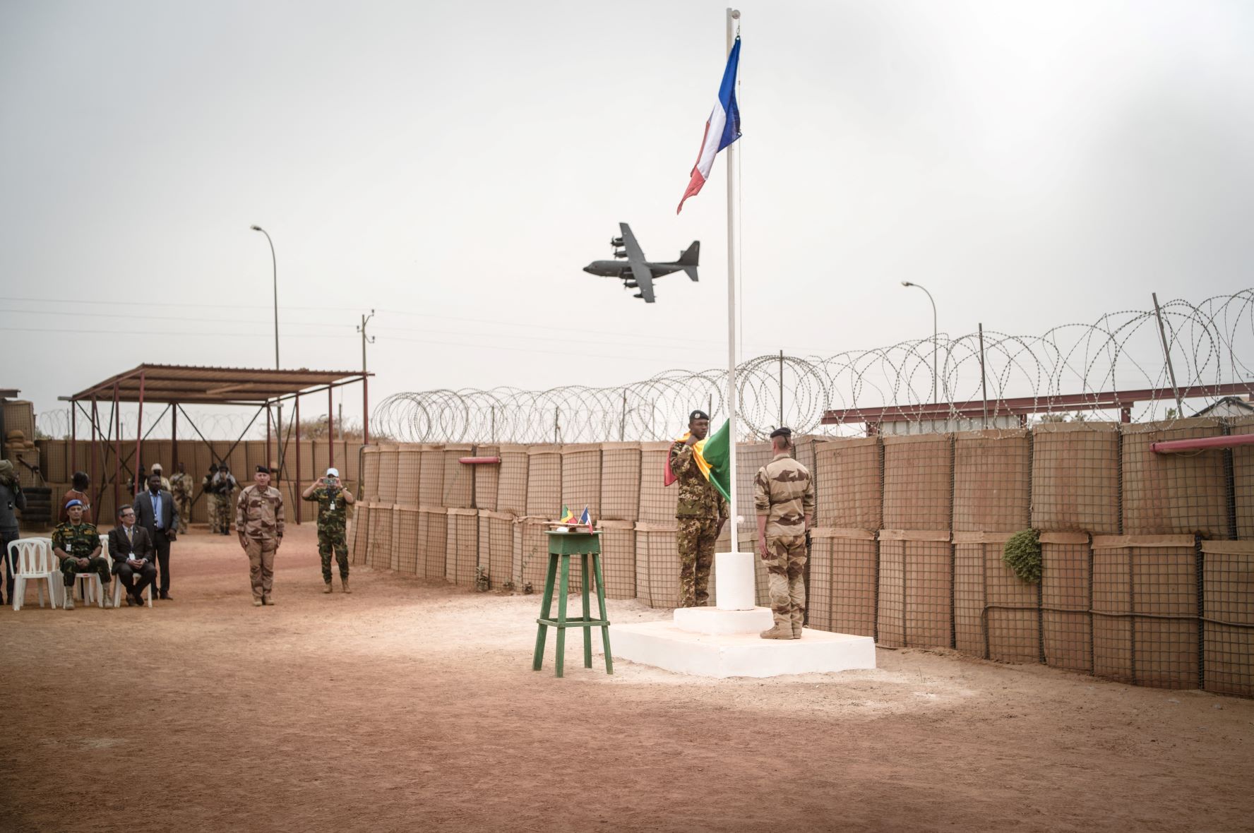L'armée française nie tout contrôle de l'espace aérien malien