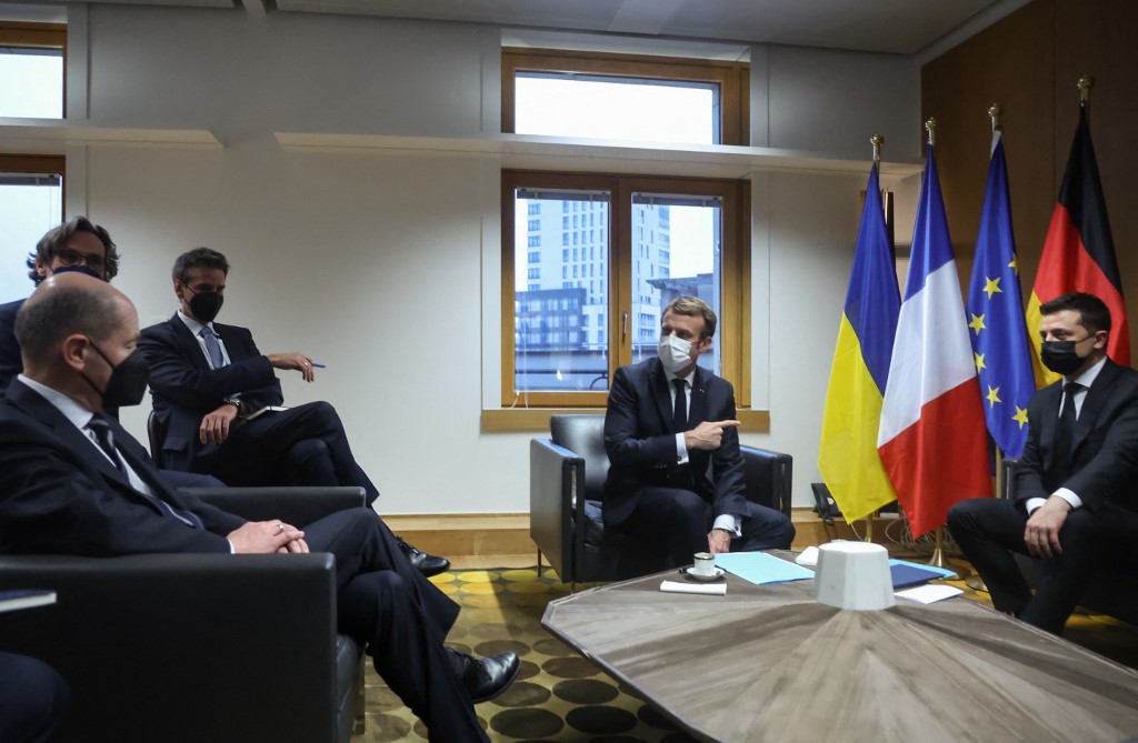 «En cas d'agression» contre l'Ukraine, «la riposte sera là» avertit Macron