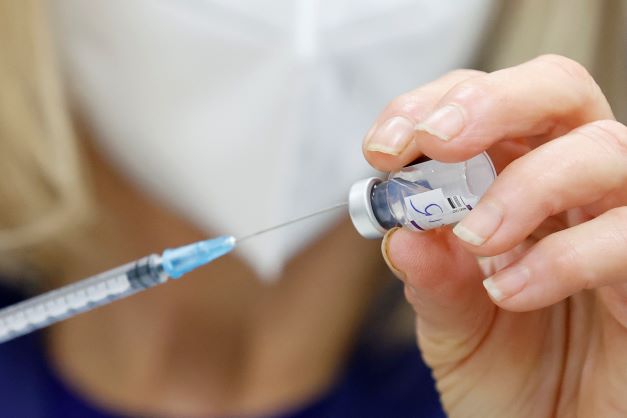 Virus: Israël commence à administrer une 4e dose de vaccin aux 60 ans et plus