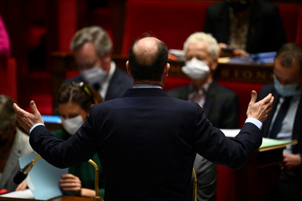 Pass à l'Assemblée: le gouvernement cible LR et veut maintenir le cap