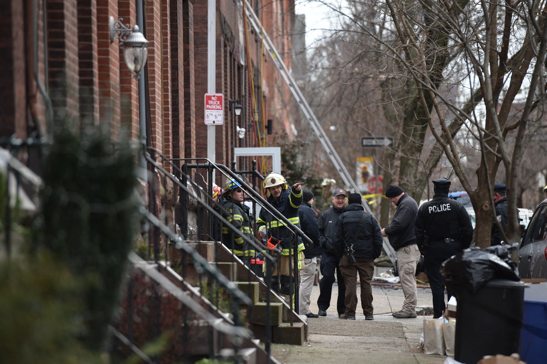 Etats-Unis: 13 morts, dont sept enfants, dans l'incendie d'un immeuble à Philadelphie