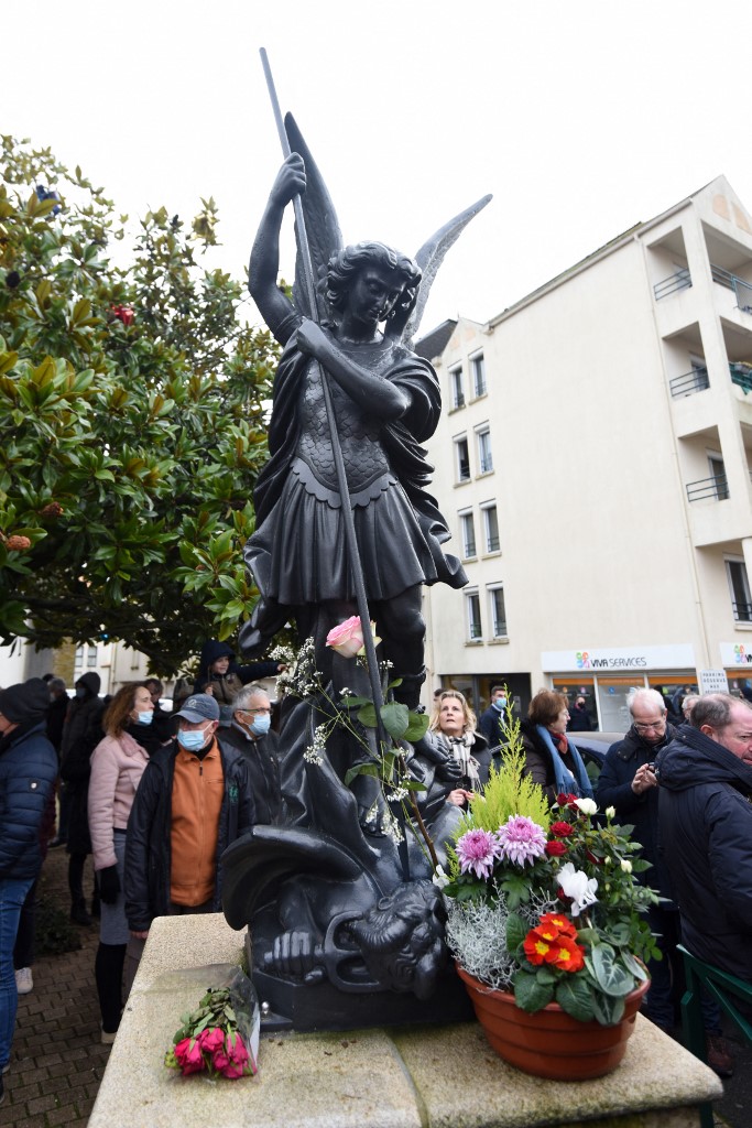 Zemmour en Vendée pour défendre une statue symbole des « traditions chrétiennes »