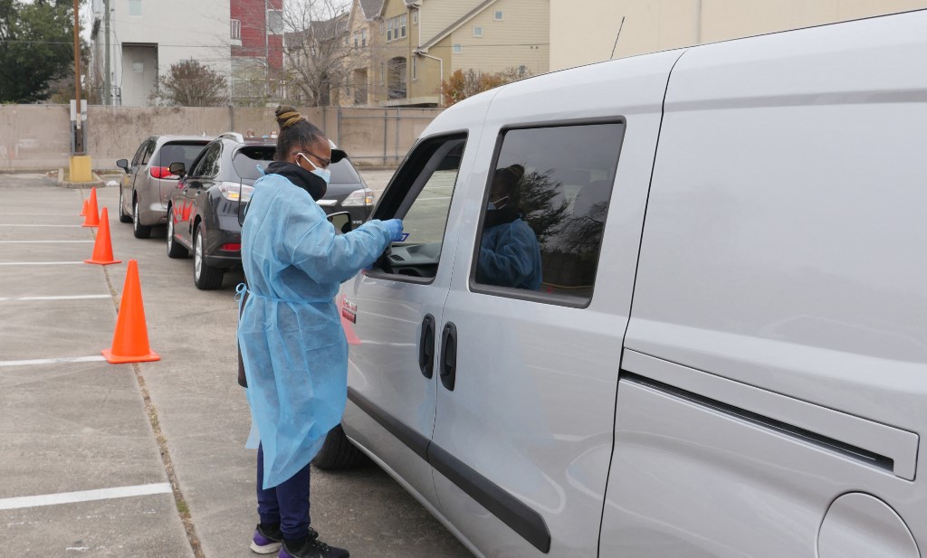 Submergés par le variant Omicron: les Texans se ruent sur les tests