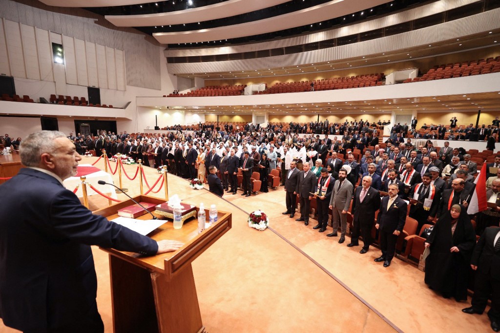Irak: le Parlement réélit son président pendant une séance inaugurale houleuse