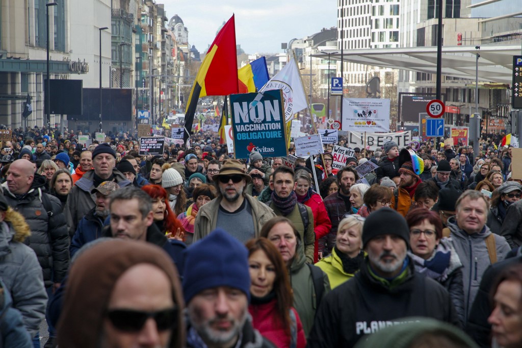 Plusieurs milliers de manifestants à Bruxelles contre les restrictions sanitaires