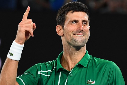 Cette photo d'archive prise le 27 janvier 2019 montre le Serbe Novak Djokovic célébrant sa victoire contre l'Espagnol Rafael Nadal lors de la finale du simple messieurs le 14e jour du tournoi de tennis de l'Open d'Australie à Melbourne. (Saeed Khan/AFP)