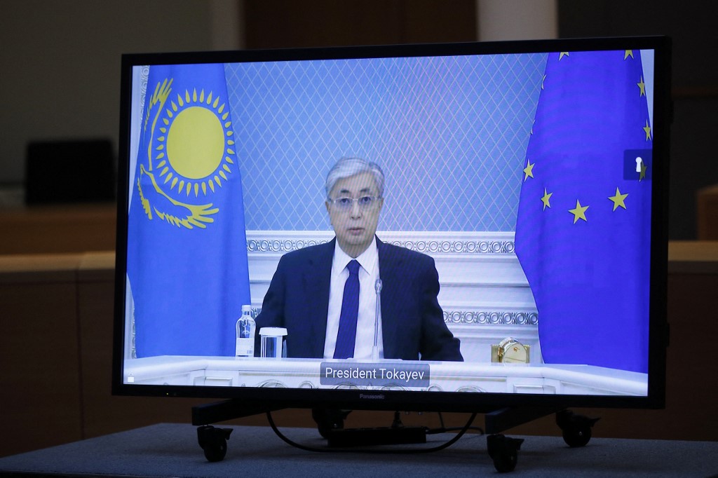 Kazakhstan: le président promet le départ des troupes russes
