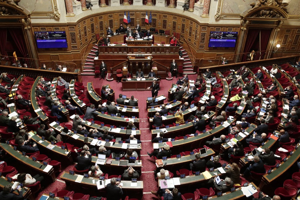 Les lois d'urgence sanitaire, deux ans de tempêtes au Parlement
