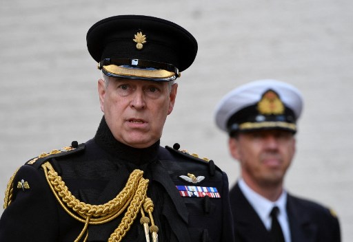 Menacé de procès, le prince Andrew perd ses titres militaires