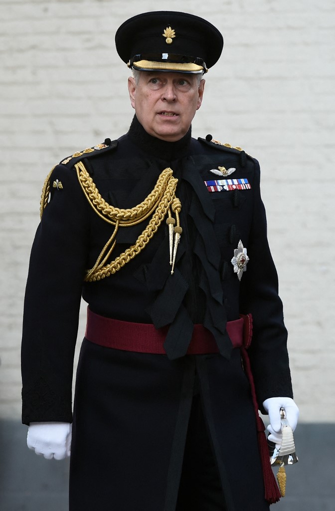 Prince Andrew : la reine Elizabeth II veut protéger la monarchie à tout prix