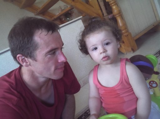 Le combat d'un Français pour retrouver sa fille de six ans retenue en Algérie