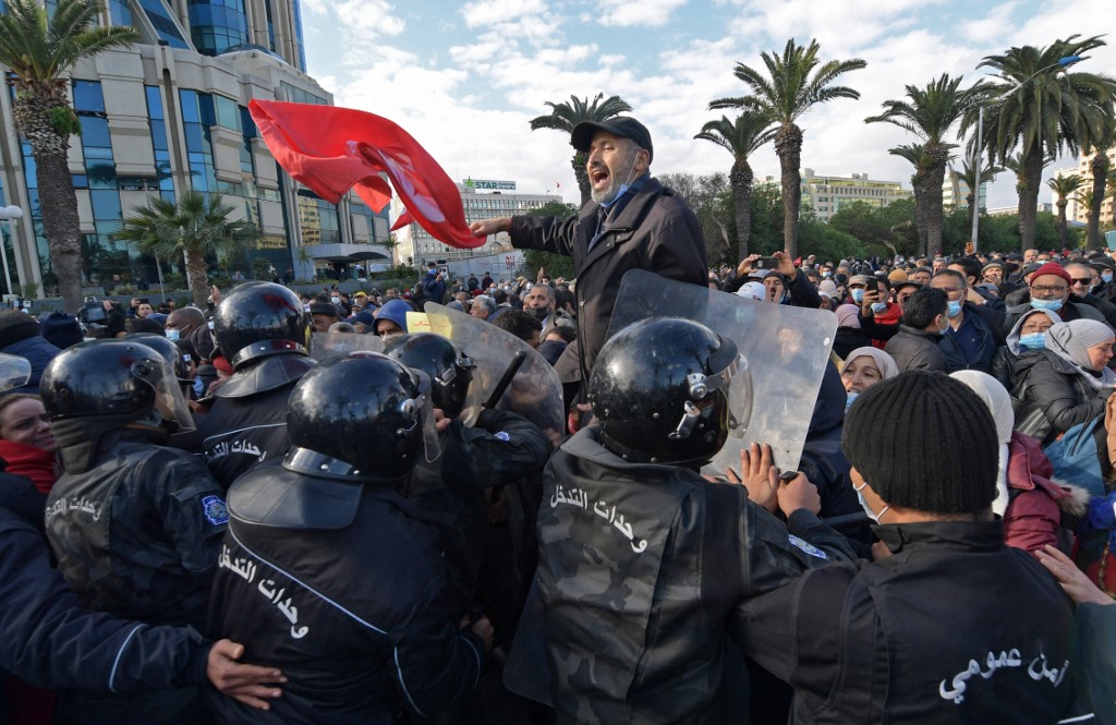 Tunisie: Paris dénonce des violences policières « inacceptables » contre des journalistes
