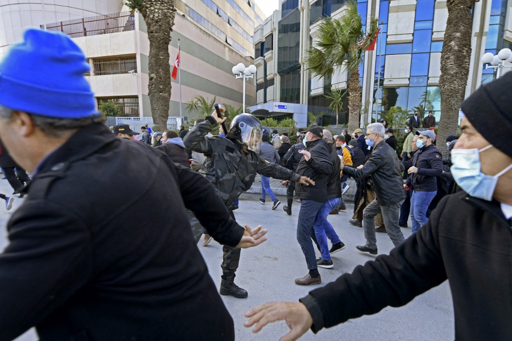 Entre répression et usage de la force