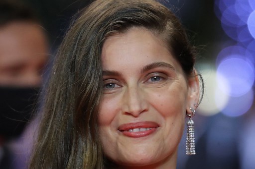 Dans cette photo d'archive prise le 12 juillet 2021, l'actrice française Laetitia Casta arrive pour la projection du film «La Croisade» à la 74e édition du Festival de Cannes, le 12 juillet 2021.. (Valéry Hache/ AFP)