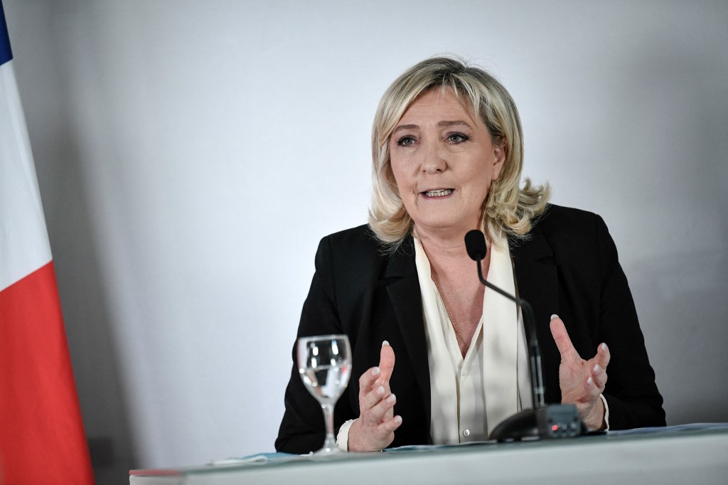Le Pen fustige « une dérive du mercenariat » après le ralliement de Collard à Zemmour