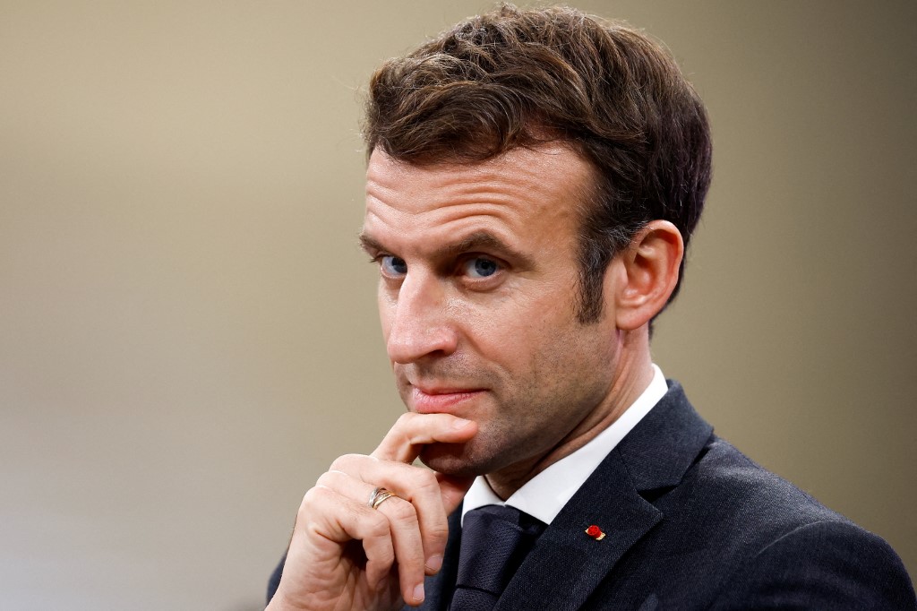 Présidentielle: déclaration de Macron «en temps voulu», confusion à gauche