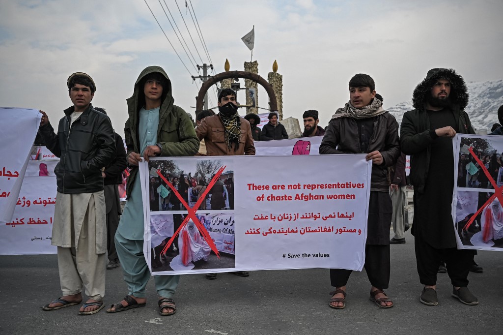 Afghanistan: les talibans revendiquent « le droit d'arrêter les opposants », y compris les féministes