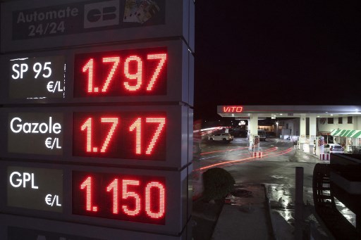 En France, la question brûlante du pouvoir d'achat revient en force dans la présidentielle