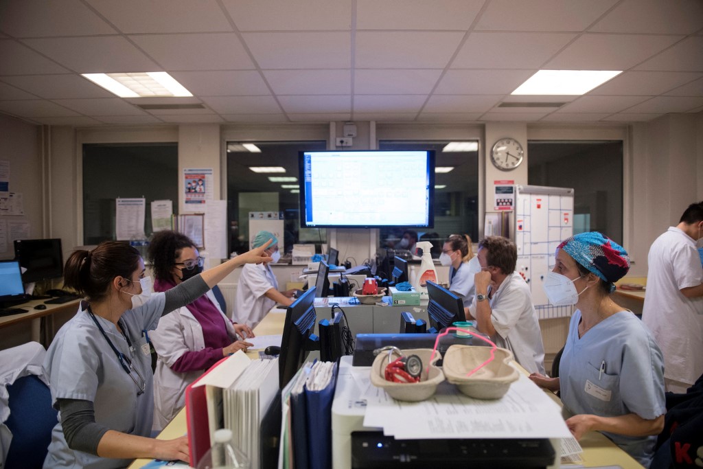 Aux urgences de Saint Camille, près de Paris, «ça n'arrête pas»